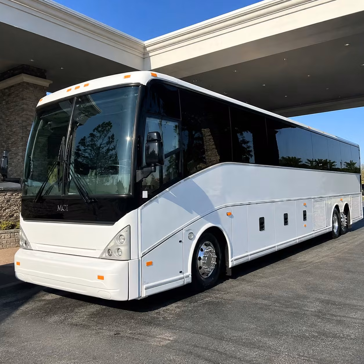daily commuter shuttle services for santa fe businesses and government agencies